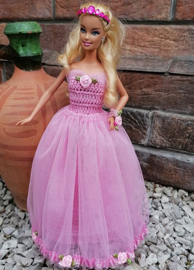 Šaty pre Barbie / Šípková Ruženka