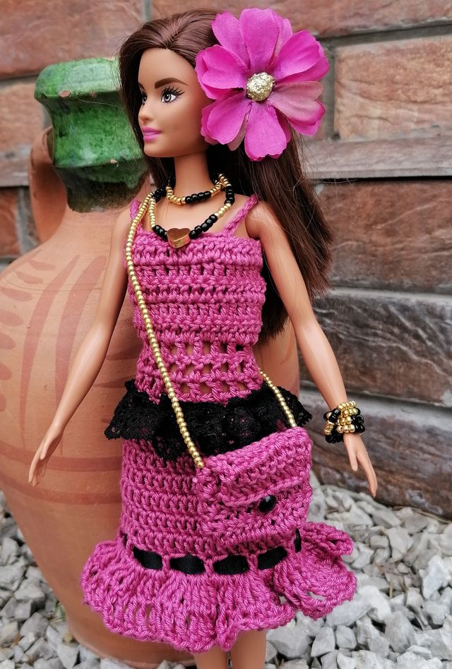 Háčkované šaty s kabelkou pre Barbie