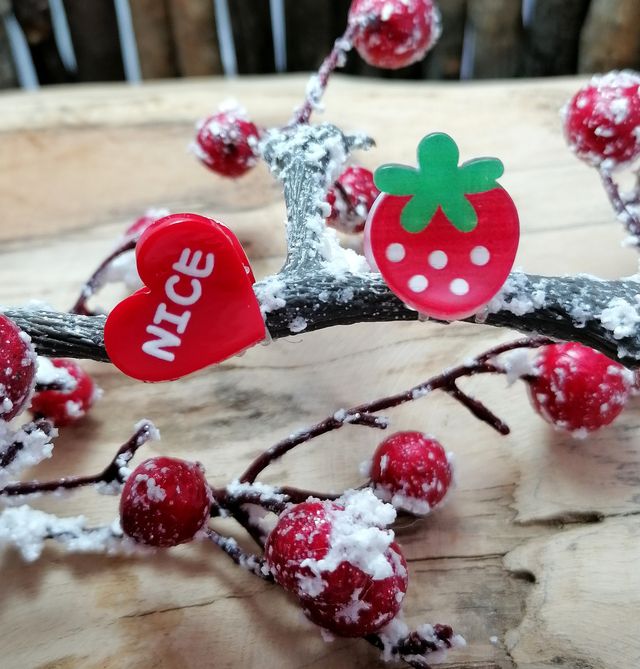 Štipec pre bábiku / Jahoda