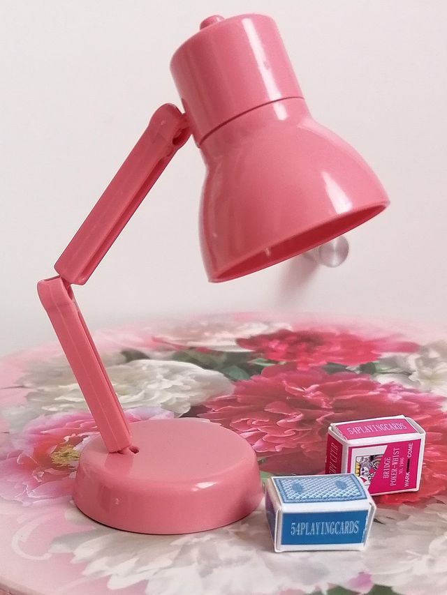 Lampa pre bábiku