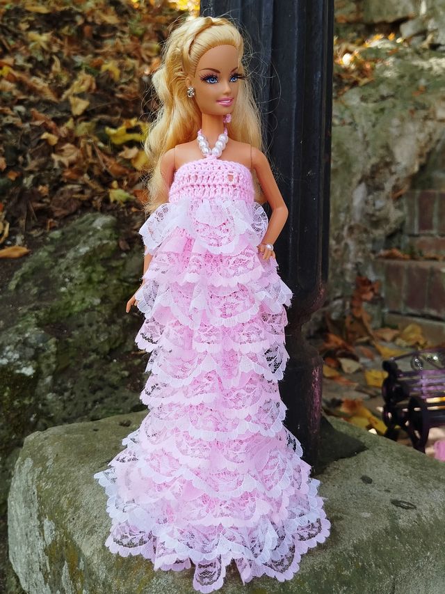 Čipkované šaty pre Barbie