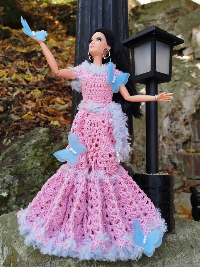 Háčkované šaty s motýlikami  pre Barbie