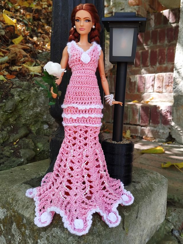 Háčkované šaty pre Barbie